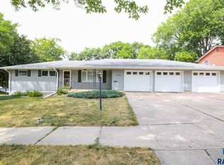 829 S Lowell Ave, Sioux Falls, SD 57103