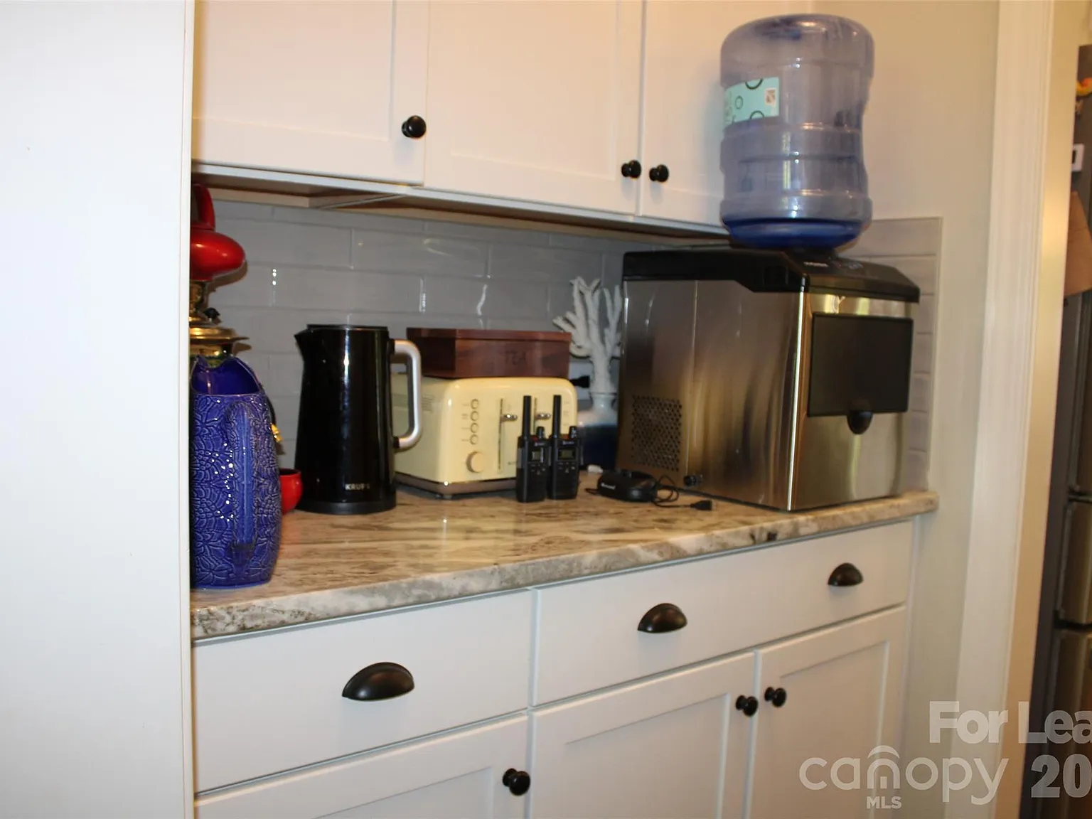4 bed, 3.5 bath, 3556 sqft, $4,300 — Photo 4