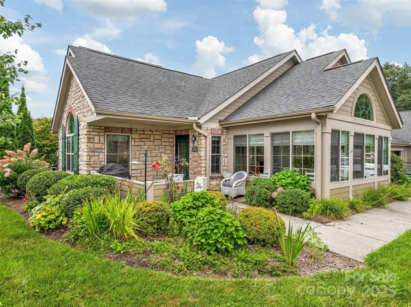 354 Summerfield Pl, Flat Rock, NC 28731