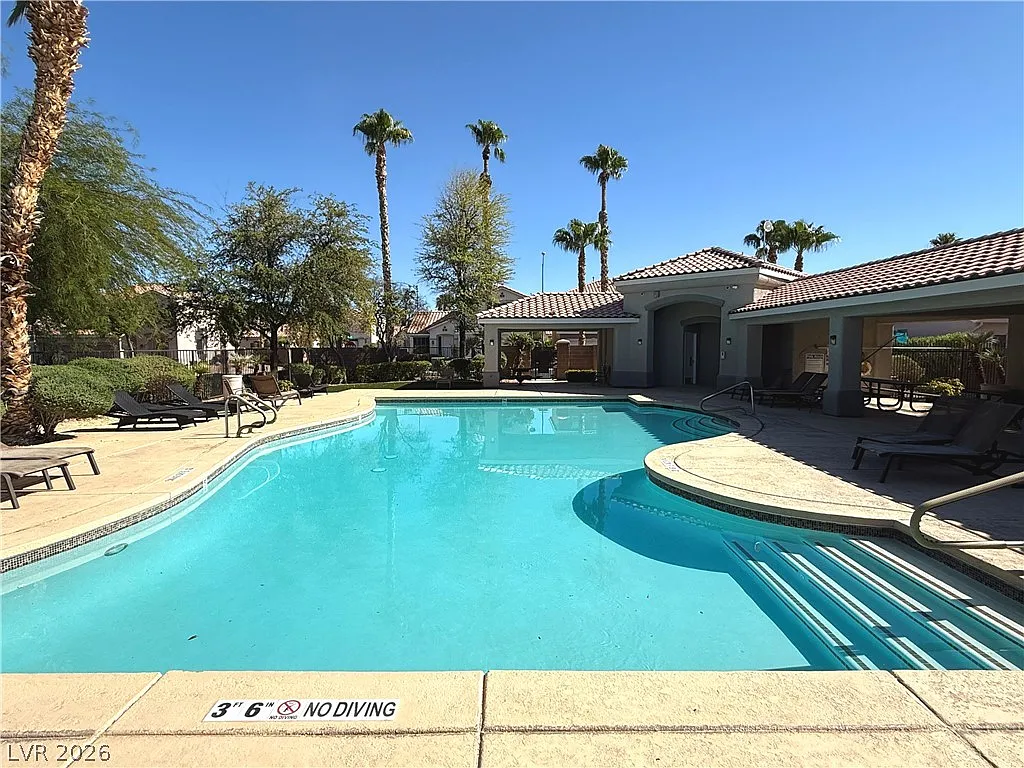 2 bed, 2.0 bath, 936 sqft, $1,698 — Photo 3
