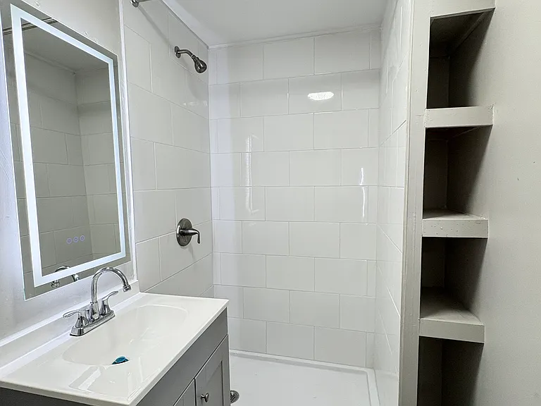 Meridian Living II — Photo 24