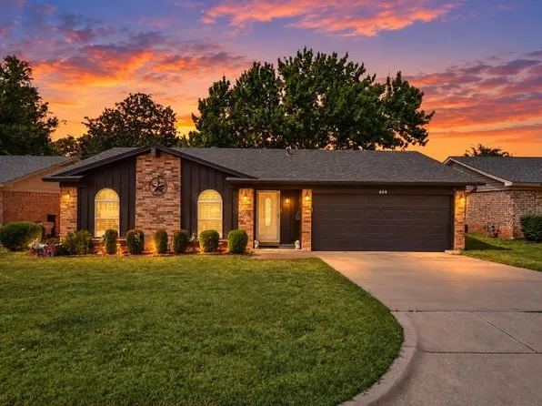 409 Arthur Dr, Hurst, TX 76053