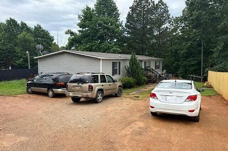 2nd image of 3258 Baker Rd