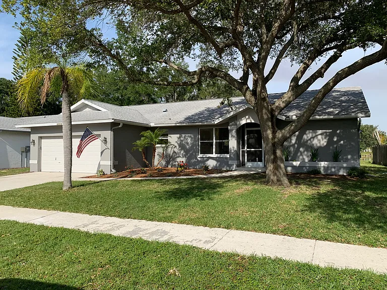 2193 Cork Oak St E — Photo 2