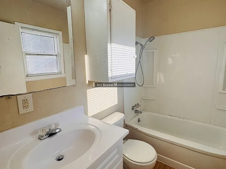 4024 Howard St #B — Photo 12