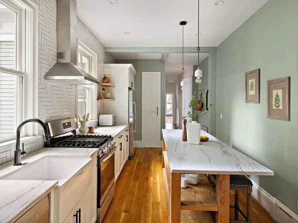 22 Bigelow St APT 2B, Cambridge, MA 02139