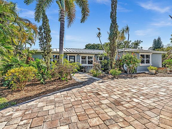2nd image of 3416 Sherwood Boulevard