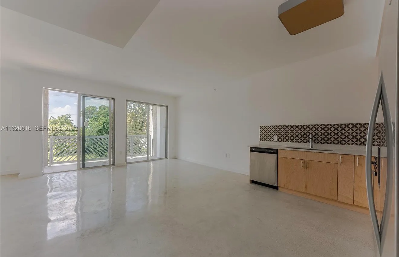 Studio, 525 sqft, $2,100 — Photo 3