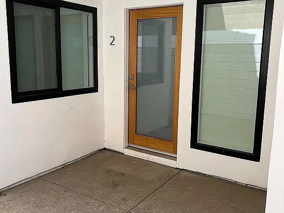 2nd image of 849 N Van Ness Ave #2