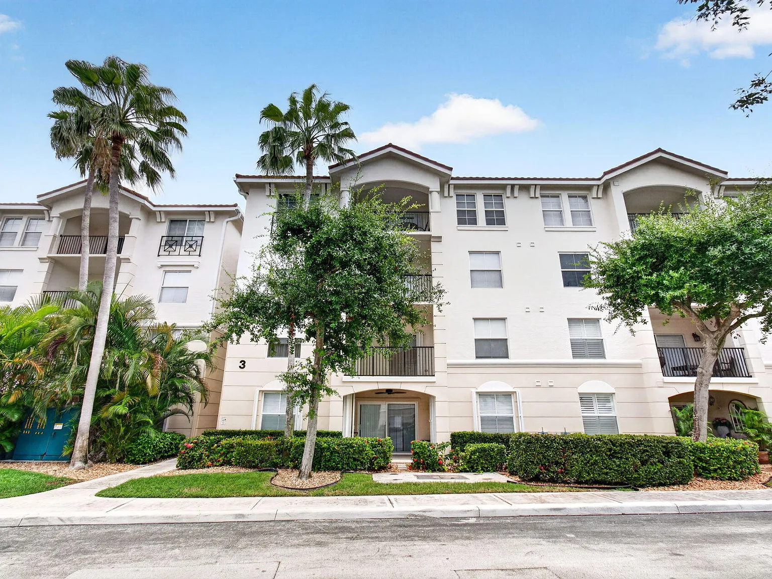 2 bed, 2.0 bath, 1131 sqft, $3,000 — Photo 2