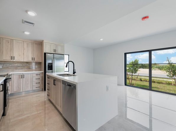 1350 NW 2nd St, Florida City, FL 33034