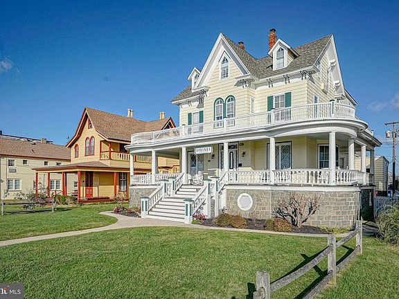 4th image of 819 Beach Ave #3B