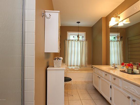 5th image of 4563 Topaz Dr
