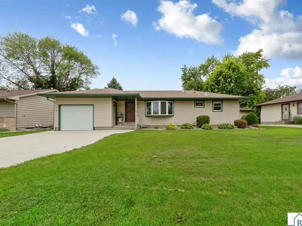 120 N Manitou Dr, Mankato, MN 56001