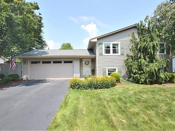 3rd image of 6910 Colleen Dr