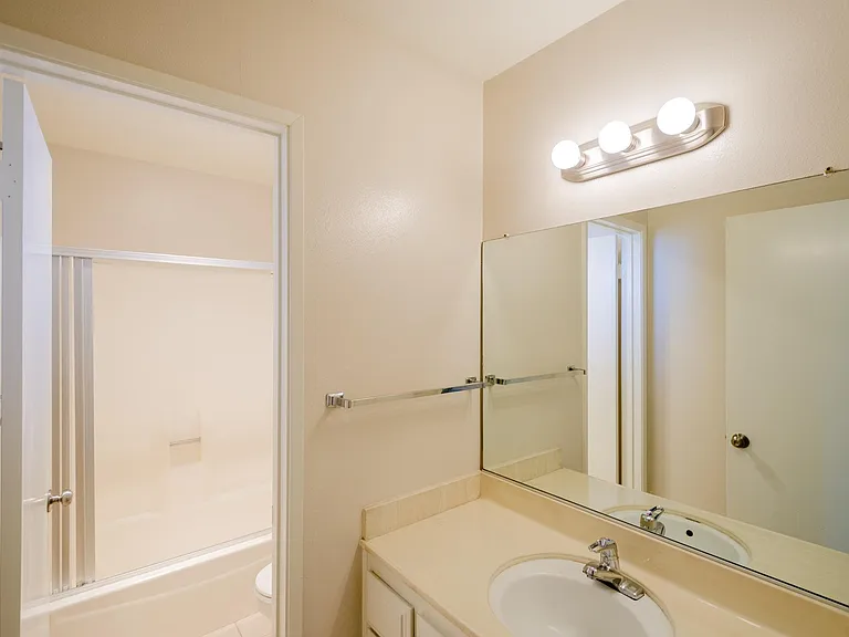 946 W 220th St #116 — Photo 15
