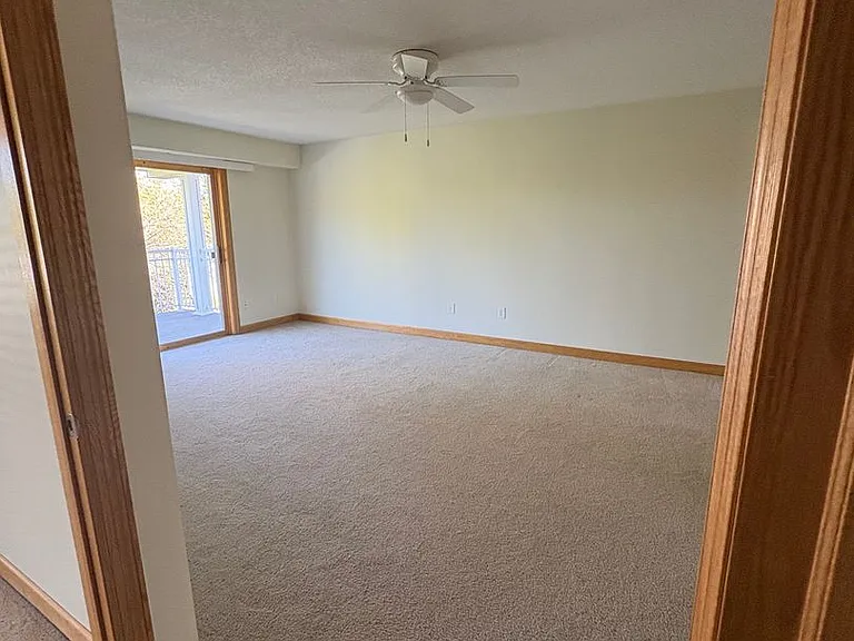 Shelly Rose Apartments — Photo 12