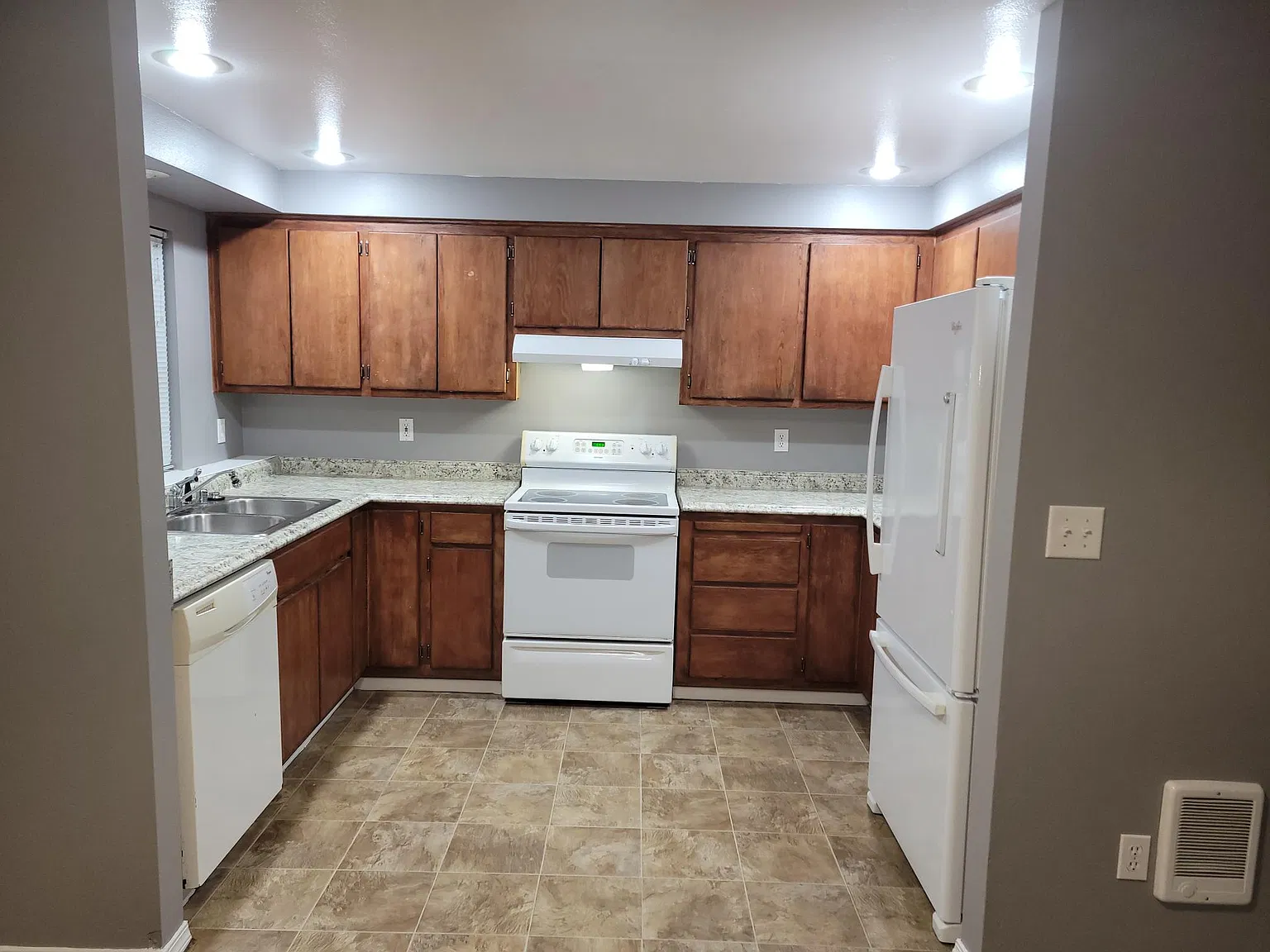 3 bed, 1200 sqft, $2,500 — Photo 1