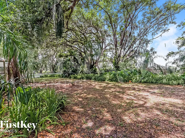 1411 Banbury Loop N — Photo 15