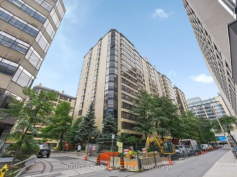 280 Simcoe St #206A — Photo 3