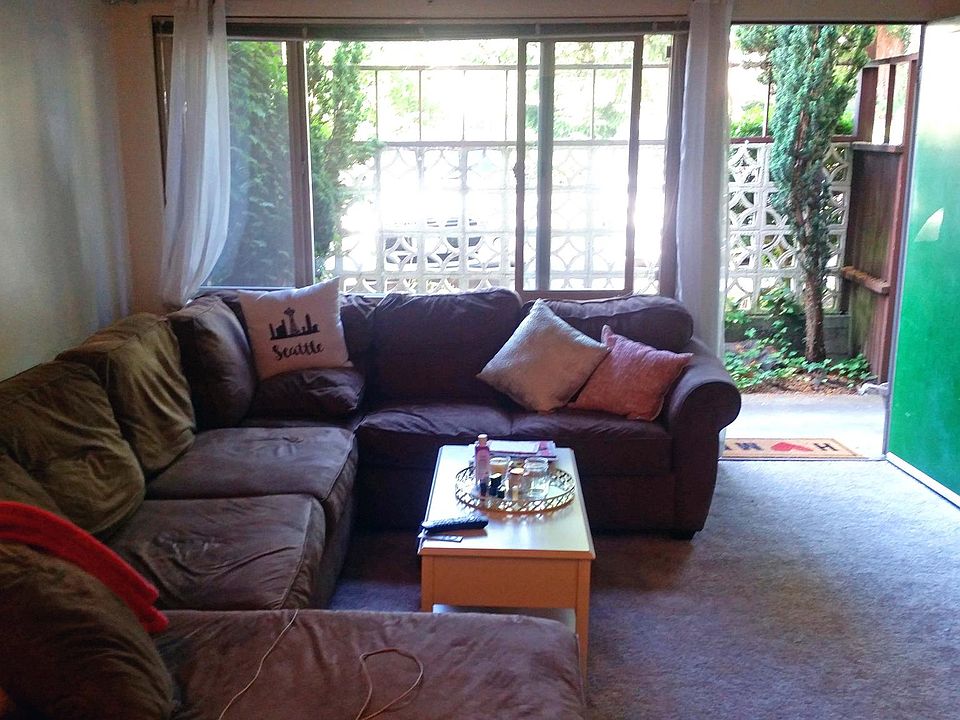 1st image of 2911 NE 52nd St APT 202