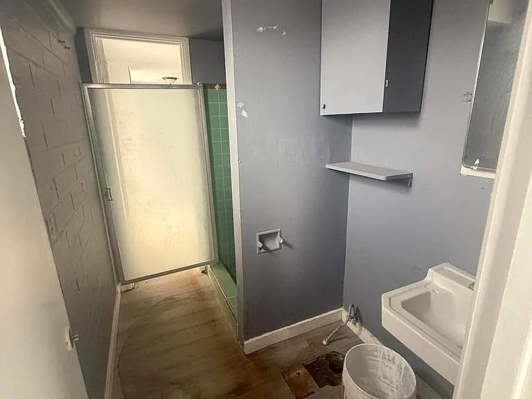 204 N E St — Photo 5
