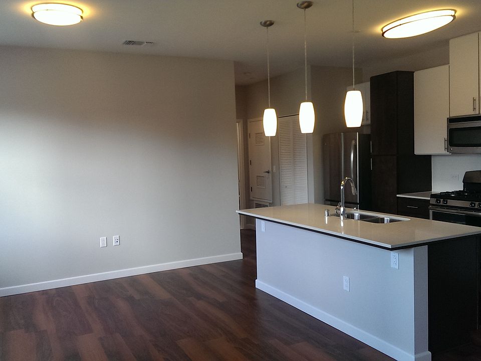 1st image of 948 Lake St APT A