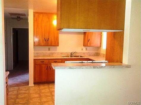 3rd image of 207 Silver St