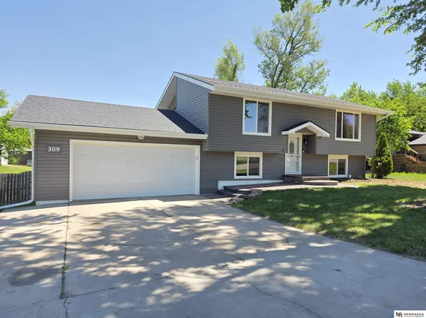 309 S 4th St, Ceresco, NE 68017
