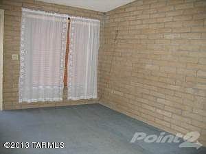 216 E 5th St 004