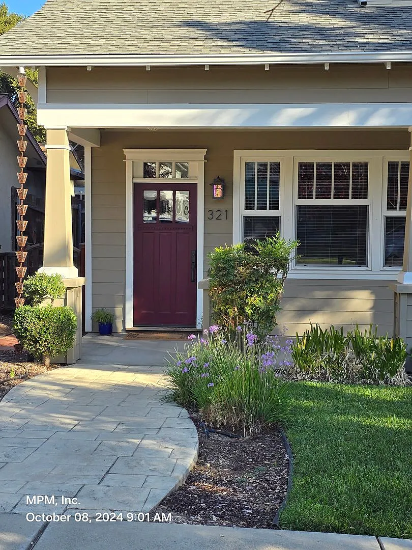 Large 2 bedroom close to downtown — Photo 1