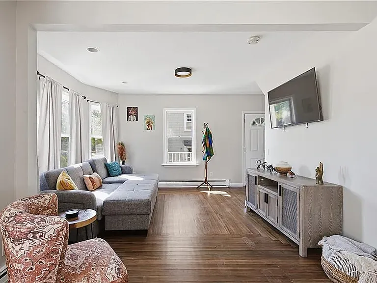 59 Bourne Ave — Photo 1