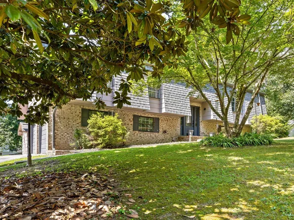 2404 Horseshoe Dr, Soddy Daisy, TN 37379