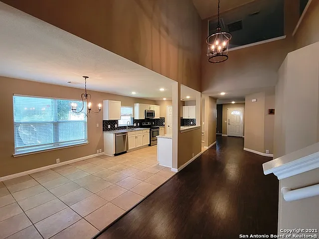4 bed, 2.5 bath, 2862 sqft, $2,275 — Photo 4
