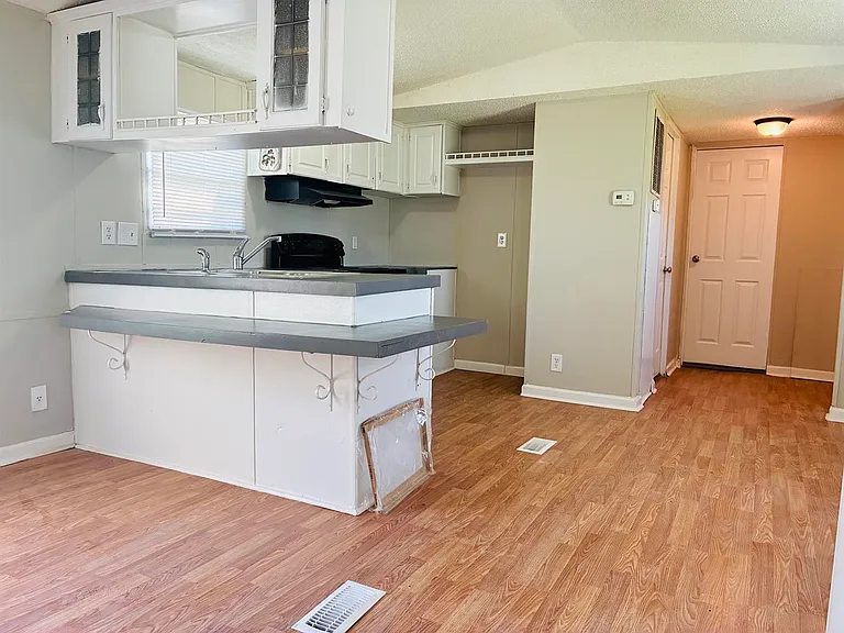 3822 Towery Rd #8 — Photo 10