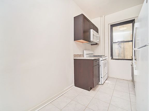 4th image of 736 W 173rd St APT A4