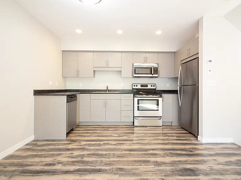 100 Southview Cres #1401 — Photo 3