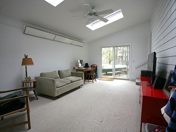 4th image of 725 Island View Ln