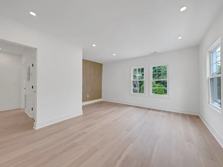 20 Lexington Ave — Photo 3