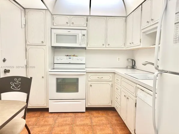 1965 S Ocean Dr APT 11N, Hallandale, FL 33009