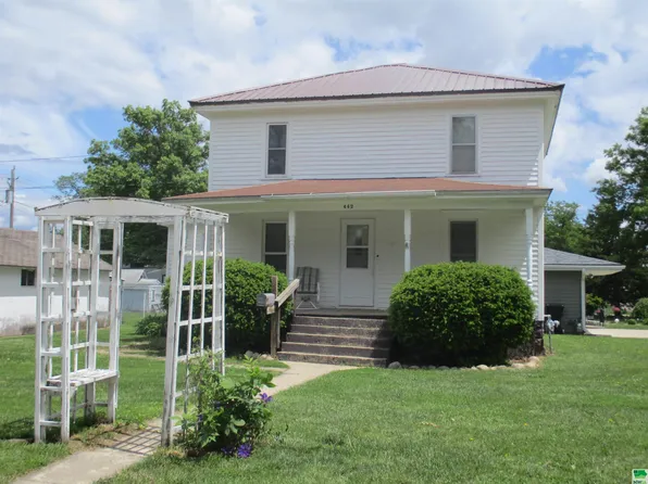 442 Dakota Ave, Cherokee, IA 51012