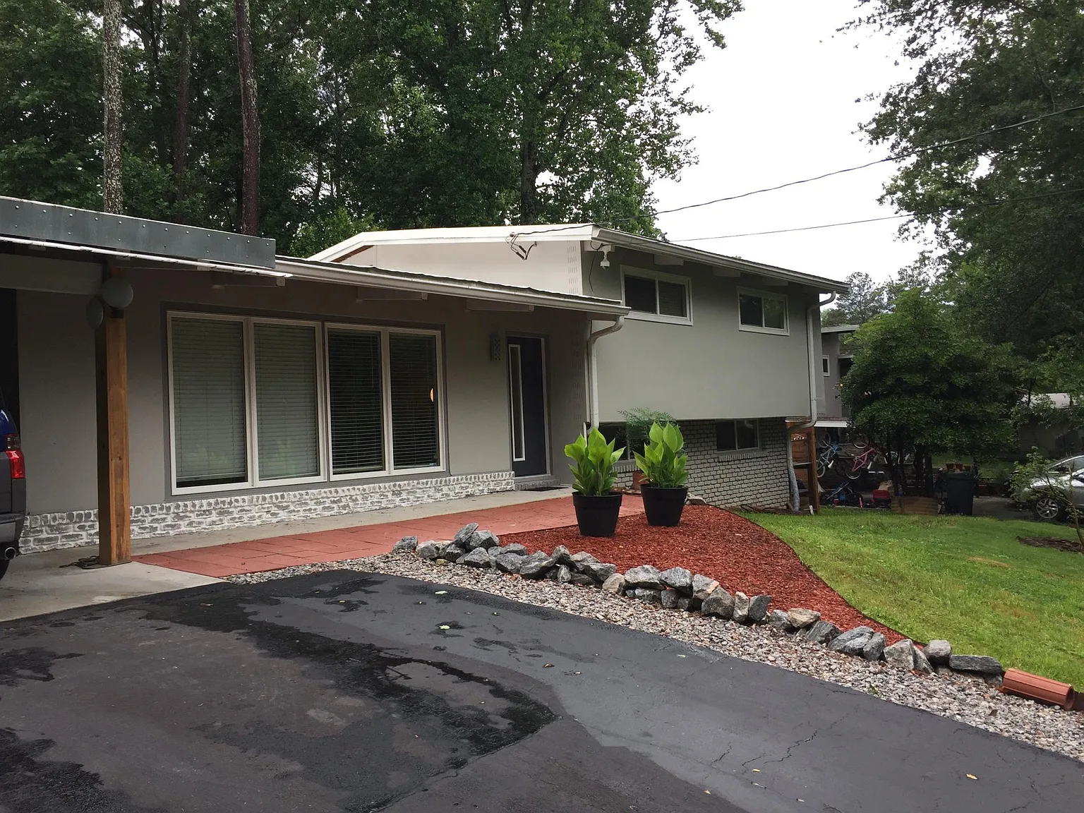 1685 Cotswold Dr NE — Photo 1