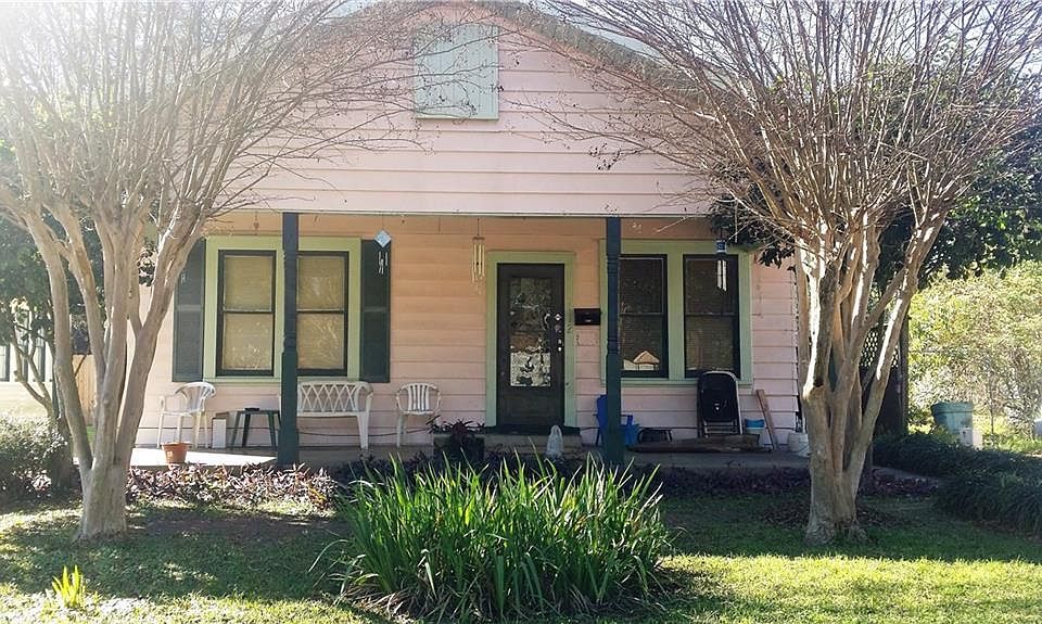 2nd image of 116 Roberts St