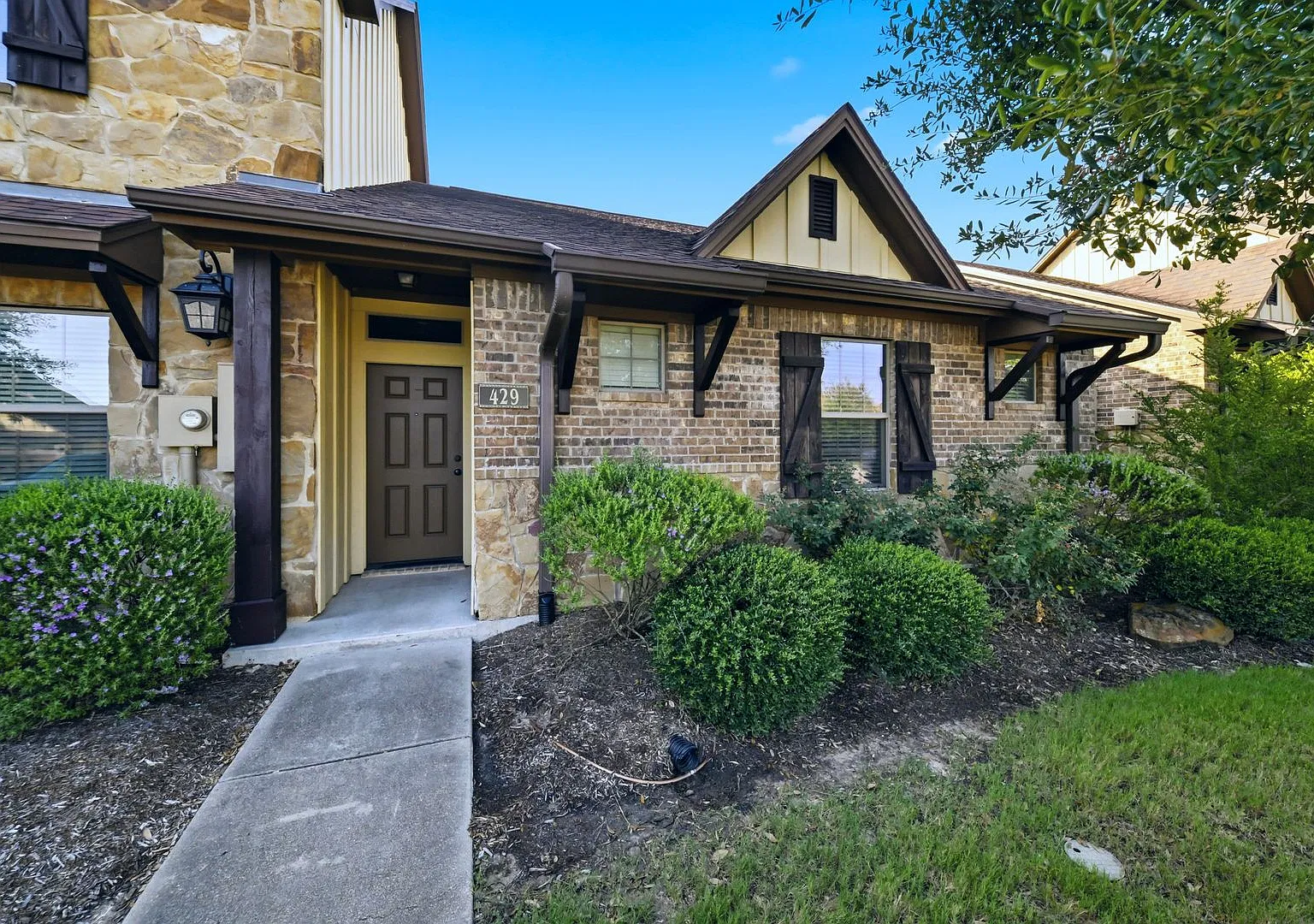 429 Momma Bear Drive — Photo 2