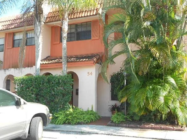 3 bed, 2.5 bath, 1590 sqft, $2,790 — Photo 1