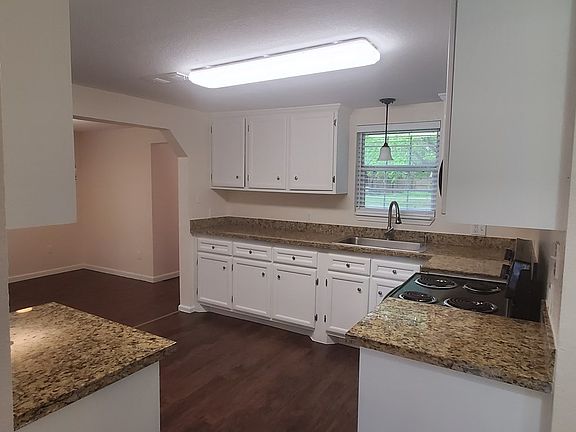 4th image of 410 Johnson Ave