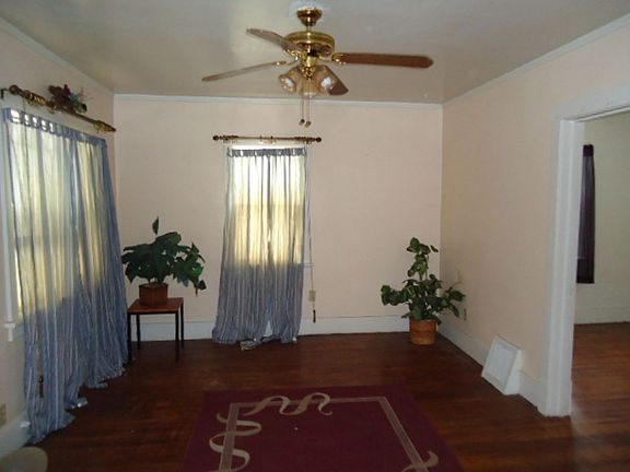 5th image of 1033 Kern St
