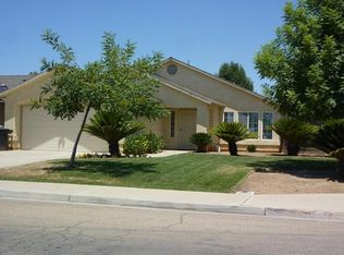 482 8th St, Sanger, CA 93657