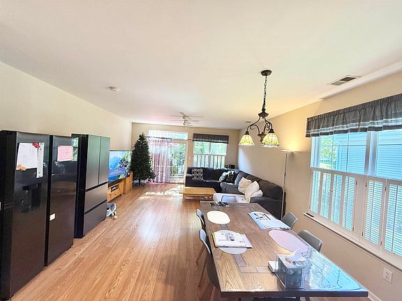 5th image of 564 Carlisle Ln