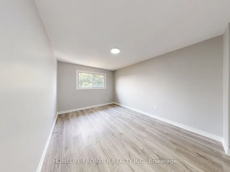337 Hansen Rd N #UPPER — Photo 14